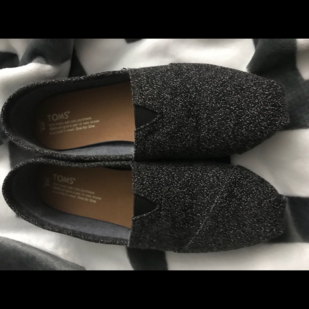 Toms size 8 worn once for 5 mins.